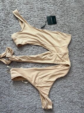 JLUXLABEL One-Shoulder Bodysuit in Beige